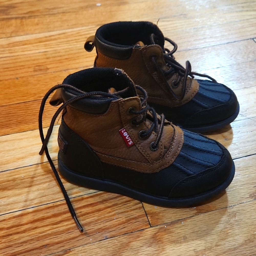 Boys boots
